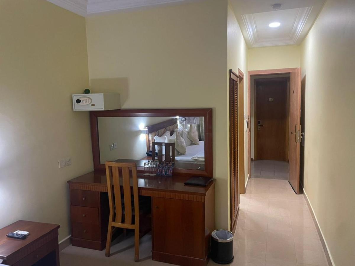 Hotel Marjorie 'Y' Тема Екстер'єр фото